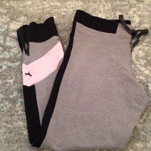 VS yoga pants